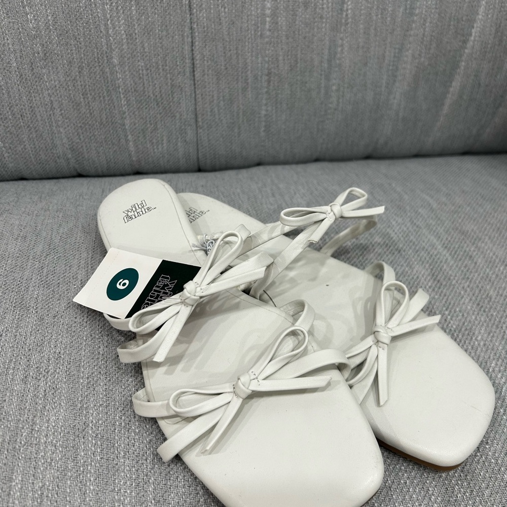 Wild Fable White Strappy Sandals size 8.5 - Picture 2 of 3